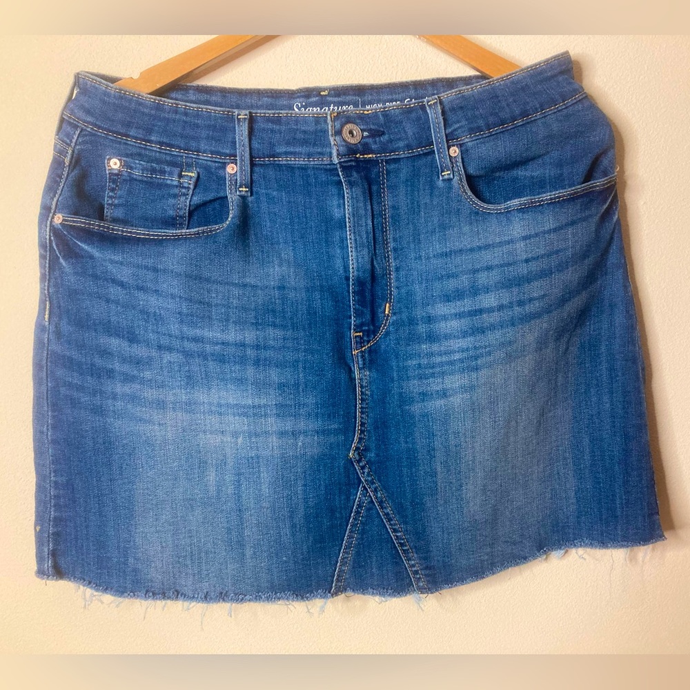 Levi Strauss Signature Short High Rise Skirt-Women’s Size 12-w 31Great Condition